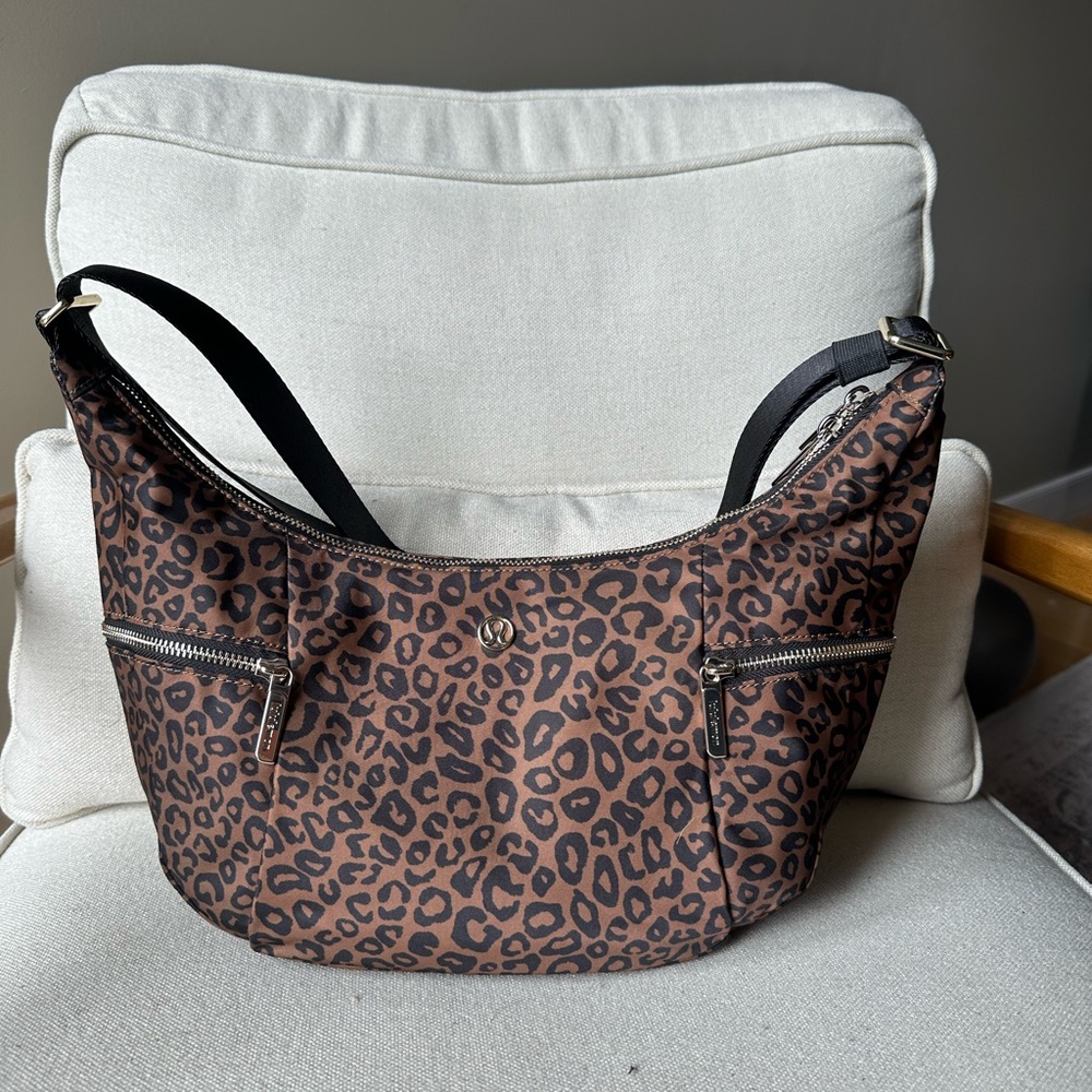 Lululemon 6L Slouchy Sling Leopard Bag